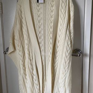 NWT Cream belted dolman vest. 60%cotton 40% Acrylic. I’m 5’6 fits below butt.
